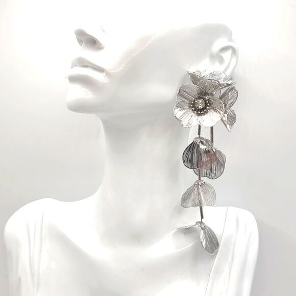 New ZARA cascading flowers silver earrings - Picture 5 of 13